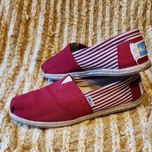 TOMS Women's Espadrilles Slip-On Shoes Red And White Size 8 Excellent Condition